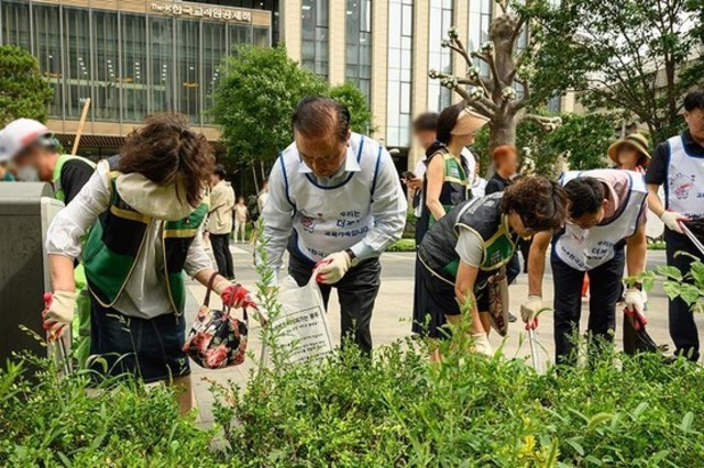 한국교직원공제회, 영등포구와 함께 환경정화 활동 펼쳐