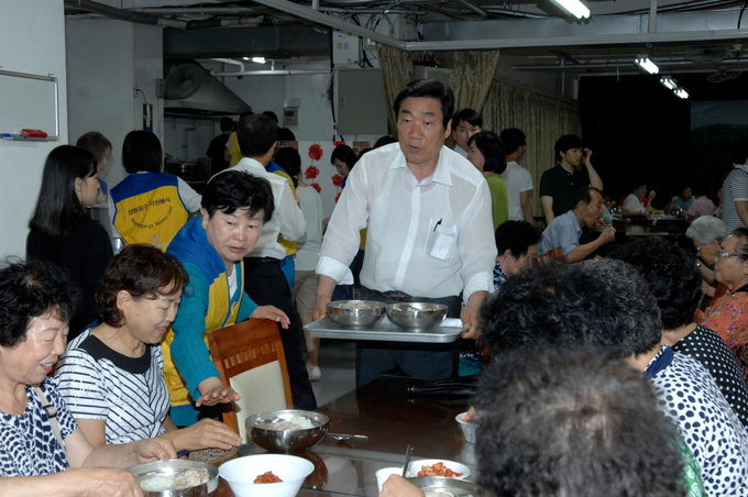 사랑의 밥차 배식봉사