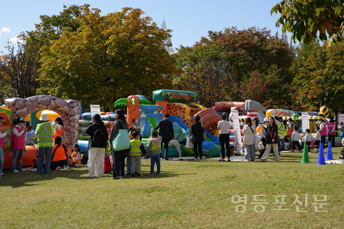 어린이집 한마당 잔치가 진행되고 있다.