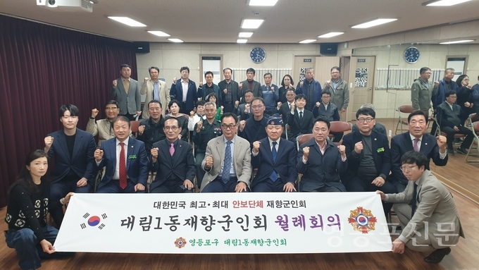 강병구 회장이 내빈 및 회원들과 기념 촬영.