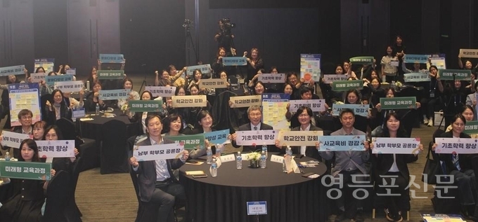 정근식 교육감이 한미라 교육장 등 관계자 및 참석자들과 기념 촬영.