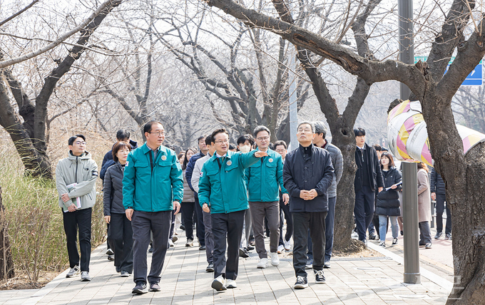 최호권 영등포구청장, ‘2026 영등포 여의도 봄꽃축제’ 현장점검